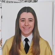 Doy clases particulares desde infantil hasta secundaria. Soy estudiante de Enfermería y tengo experiencia dando clases a niños